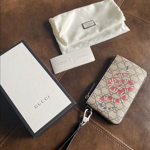 ♦️♦️♦️SOLD♦️♦️♦️Authentic Gucci king snake wallet